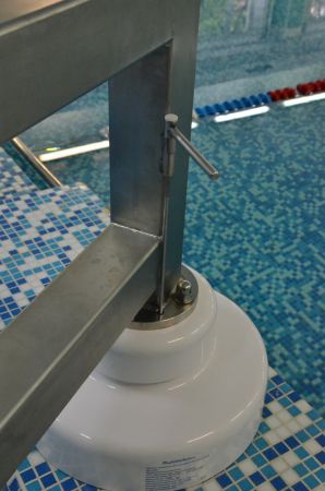 Подъёмник для опускания пациента в бассейн (винтовой)